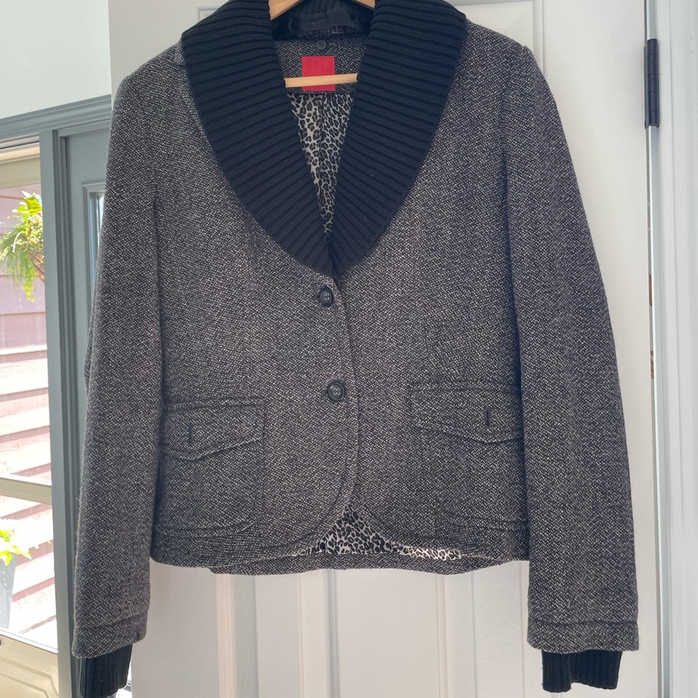 Convertible and versatile tweed jacket/blazer